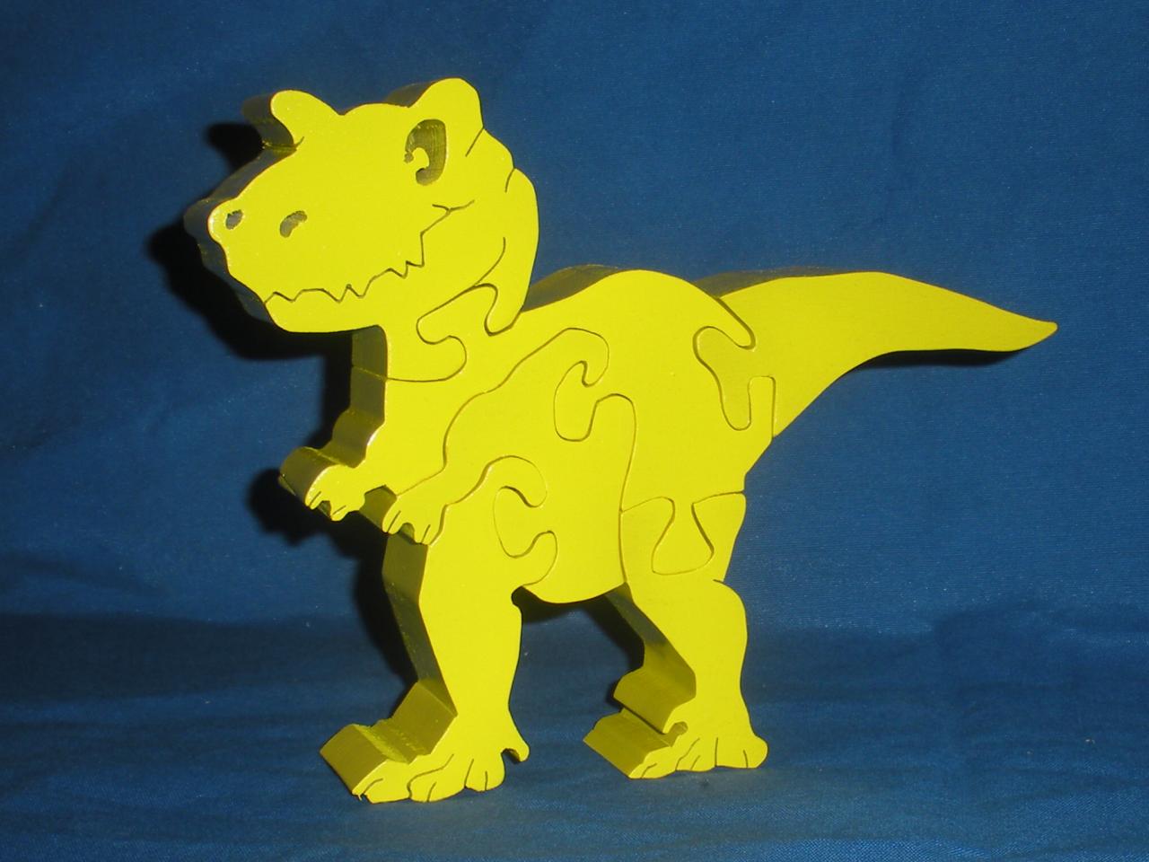 Tyrannosaure jaune. ( réalisé par Camille)